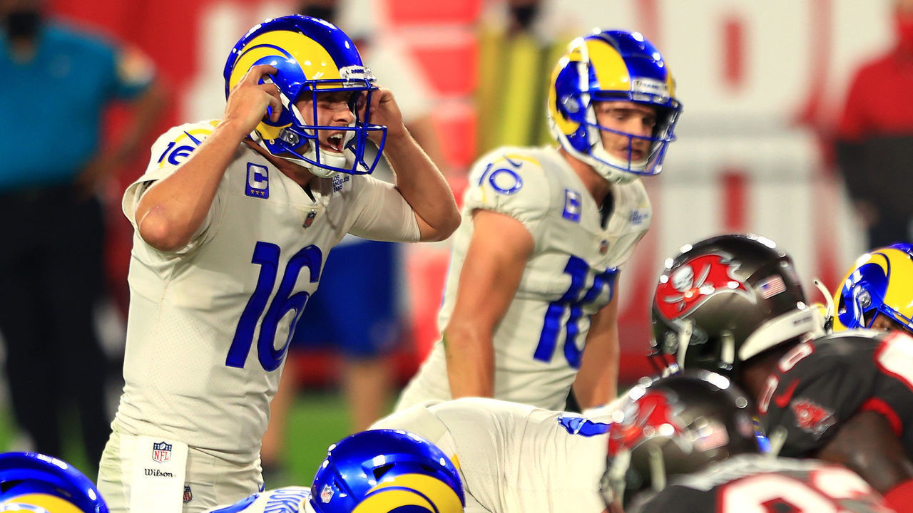 TAMPA, FLORIDA - NOVEMBER 23: Jared Goff #16 of the Los Angeles Rams calls a play against the Tampa Bay Buccaneers during the first half in the game at Raymond James Stadium on November 23, 2020 in Tampa, Florida.