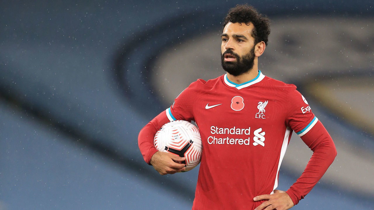 MANCHESTER, ENGLAND - NOVEMBER 08: Mohamed Salah of Liverpool holds the ball during the Premier League match between Manchester City and Liverpool at Etihad Stadium on November 8, 2020 in Manchester, United Kingdom. Sporting stadiums around the UK remain under strict restrictions due to the Coronavirus Pandemic as Government social distancing laws prohibit fans inside venues resulting in games being played behind closed doors.