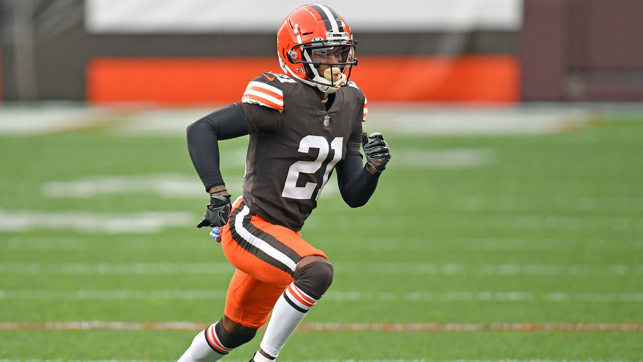 CLEVELAND, OHIO - OCTOBER 11: Cornerback Denzel Ward #21 of the Cleveland Browns runs a play during the first half against the Indianapolis Colts at FirstEnergy Stadium on October 11, 2020 in Cleveland, Ohio. The Browns defeated the Colts 32-23.