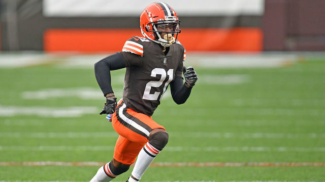 CLEVELAND, OHIO - OCTOBER 11: Cornerback Denzel Ward #21 of the Cleveland Browns runs a play during the first half against the Indianapolis Colts at FirstEnergy Stadium on October 11, 2020 in Cleveland, Ohio. The Browns defeated the Colts 32-23.
