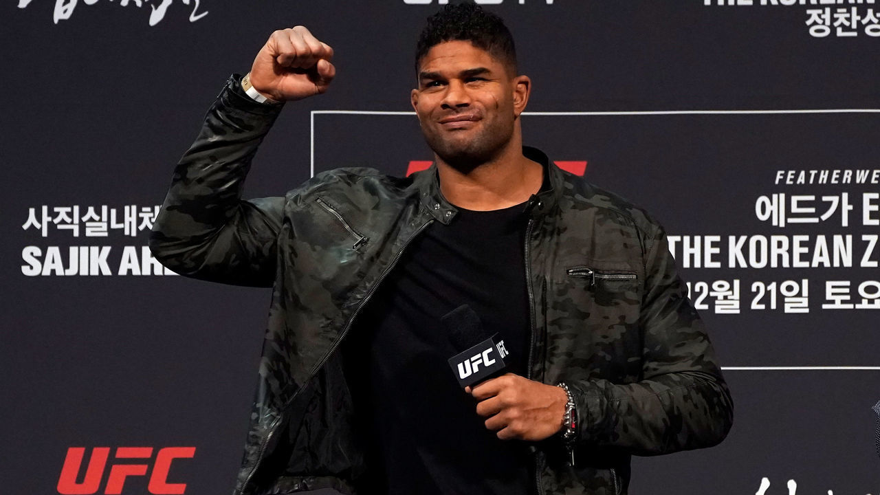 BUSAN, SOUTH KOREA - DECEMBER 20: UFC heavyweight Alistair Overeem interacts with fans during a Q&A session prior to the UFC fight night weigh-in at Sajik Arena on December 20, 2019 in Busan, South Korea.