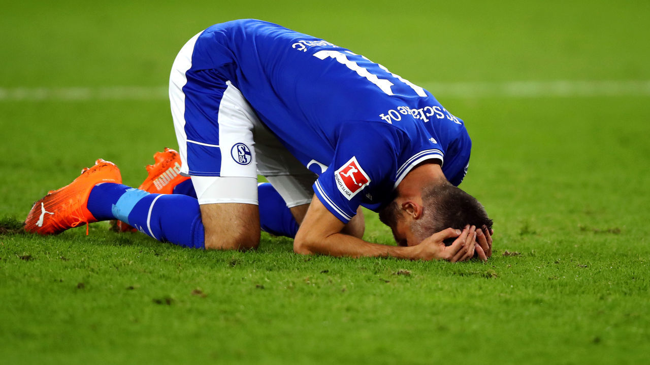 GELSENKIRCHEN, GERMANY - SEPTEMBER 26: Vedad Ibisevic of Schalke 04 reacts to a missed chance on goal during the Bundesliga match between FC Schalke 04 and SV Werder Bremen at Veltins-Arena on September 26, 2020 in Gelsenkirchen, Germany.