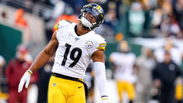 EAST RUTHERFORD, NJ - DECEMBER 22: Pittsburgh Steelers Wide Receiver JuJu Smith-Schuster (19) reacts after an incomplete pass on 4th down results in The New York Jets taking over on downs with 38 seconds remaining in the fourth quarter of the National Football League game between the Pittsburgh Steelers and the New York Jets on December 22, 2019 at MetLife Stadium in East Rutherford, NJ.
