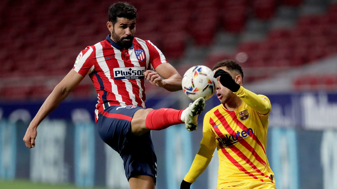 MADRID, SPAIN - NOVEMBER 21: (L-R) Diego Costa of Atletico Madrid, Sergino Dest of FC Barcelona during the La Liga Santander match between Atletico Madrid v FC Barcelona at the Estadio Wanda Metropolitano on November 21, 2020 in Madrid Spain