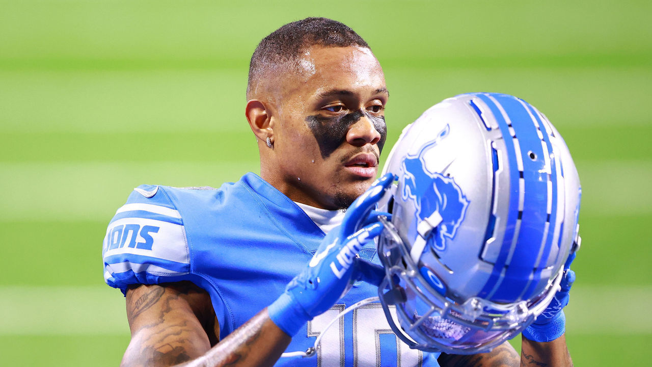 DETROIT, MI - OCTOBER 04: Kenny Golladay #19 of the Detroit Lions during warm ups before a game against the New Orleans Saints at Ford Field on October 4, 2020 in Detroit, Michigan.