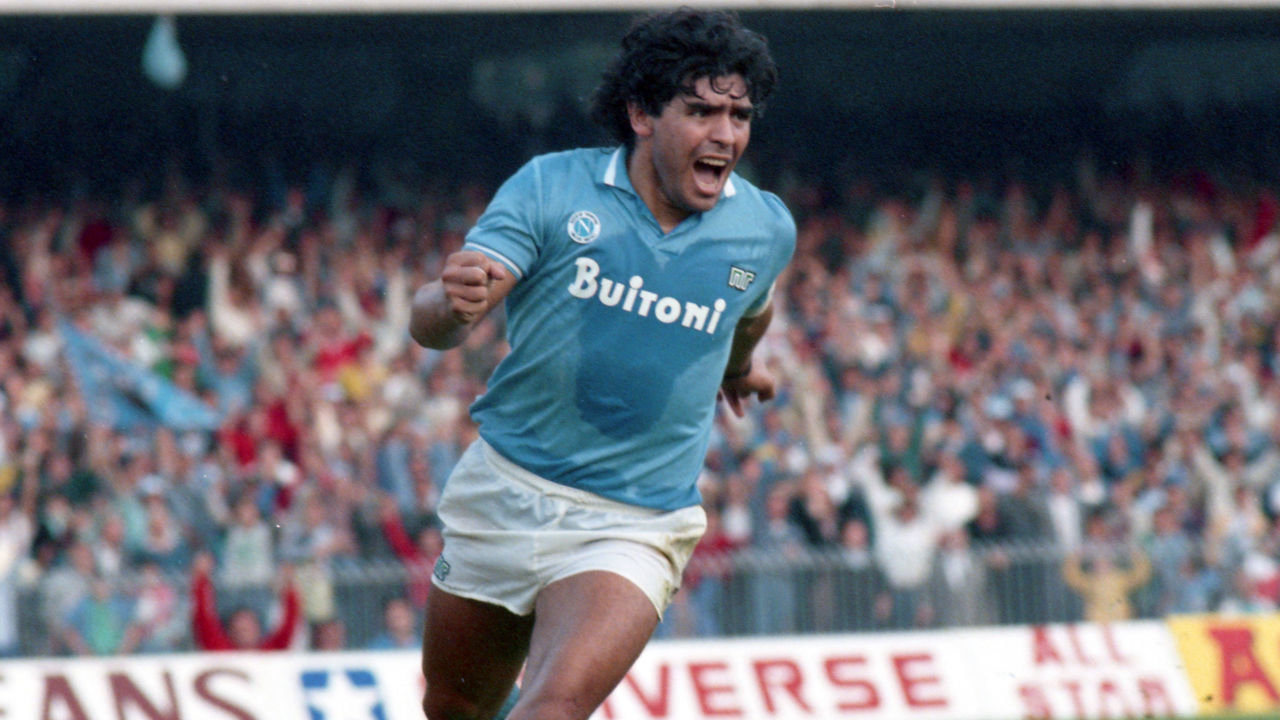 NAPLES, ITALY - OCTOBER 19: Diego Maradona of Napoli celebrates scoring his side's second goal from the penalty spot during the Serie A match between Napoli and Atalanta at the Stadio San Paolo on October 19, 1986 in Naples, Italy.