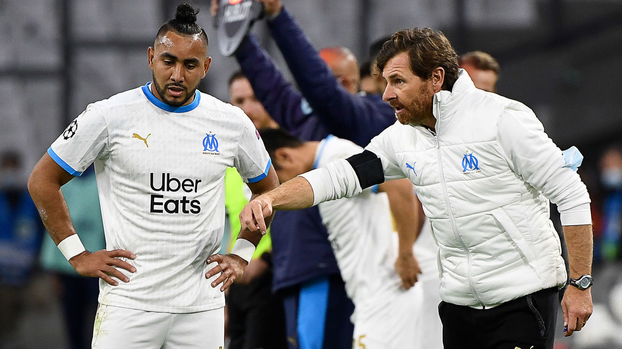 Marseille's Portuguese coach Andre Villas-Boas (R) gestures next to Marseille's French forward Dimitri Payet during the UEFA Champions League Group C second-leg football match between Olympique de Marseille and FC Porto at the Velodrome Stadium in Marseille, southeastern France, on November 25, 2020.