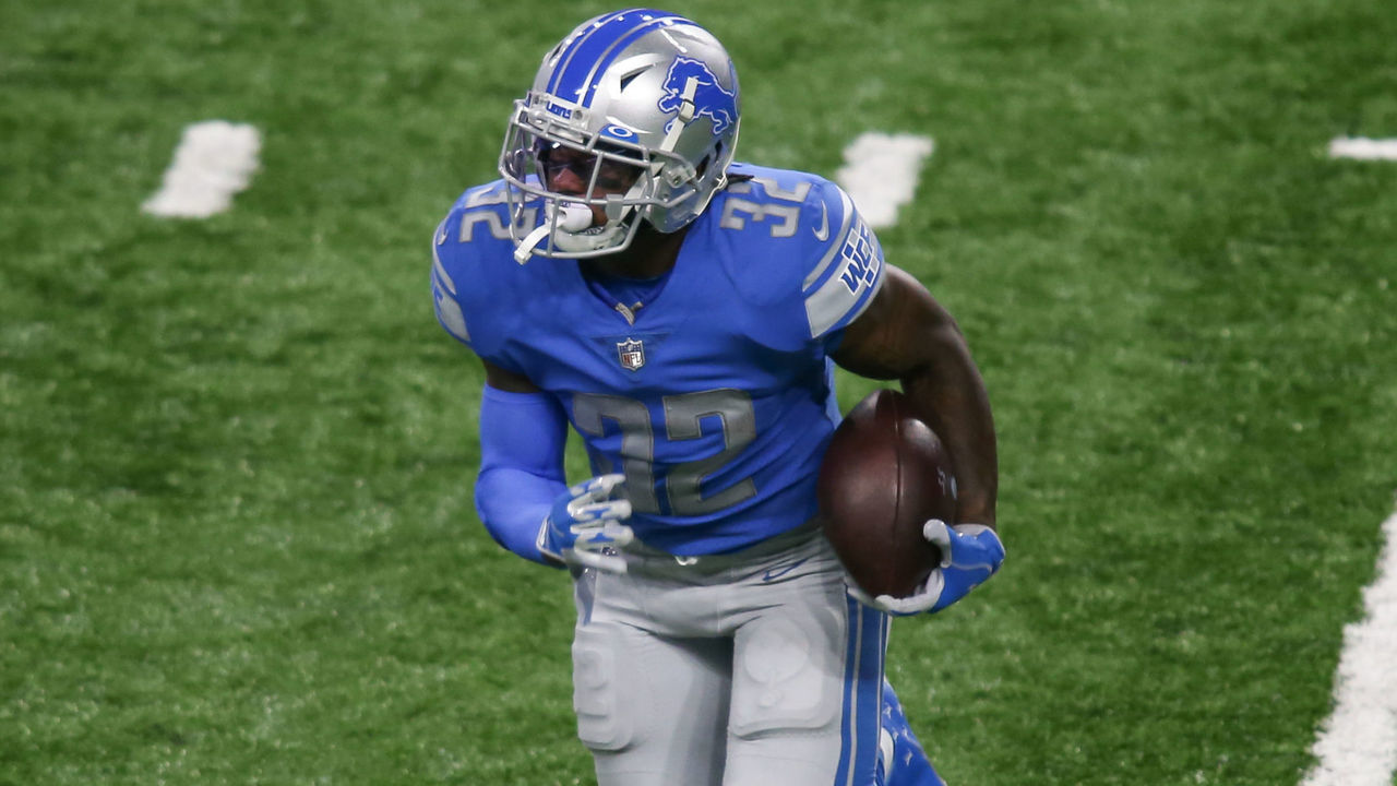 DETROIT, MI - NOVEMBER 15: Detroit Lions running back D'Andre Swift (32) runs with the ball during a regular season game between the Washington Football Team and the Detroit Lions on November 15, 2020 at Ford Field in Detroit, Michigan. .