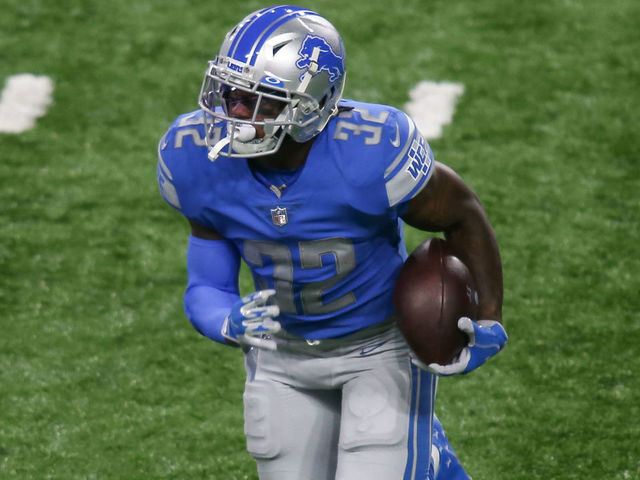 DETROIT, MI - NOVEMBER 15: Detroit Lions running back D'Andre Swift (32)  runs with the ball during the first half of a regular season game between  the Washington Football Team and the