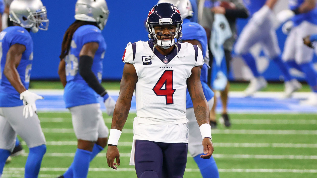 DETROIT, MICHIGAN - NOVEMBER 26: Deshaun Watson #4 of the Houston Texans participates in warmups prior to a game against the Detroit Lions at Ford Field on November 26, 2020 in Detroit, Michigan.