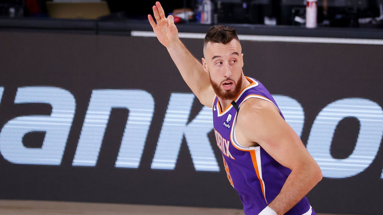 LAKE BUENA VISTA, FLORIDA - AUGUST 04: Frank Kaminsky #8 of the Phoenix Suns celebrates after hitting a three point shot against the LA Clippers at The Arena at ESPN Wide World Of Sports Complex on August 04, 2020 in Lake Buena Vista, Florida.