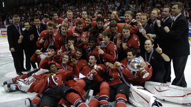 Canada's players celebrate after they won the final match at the 2008 IIHF World Junior Ice Hockey Championships 05 January 2008 in Pardubice. AFP PHOTO/Samuel Kubani