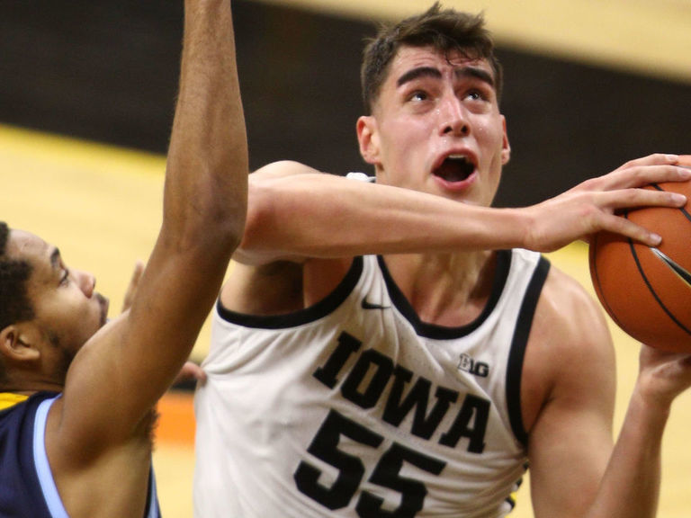 Nearly perfect Garza scores 41, Iowa routs Southern | theScore.com