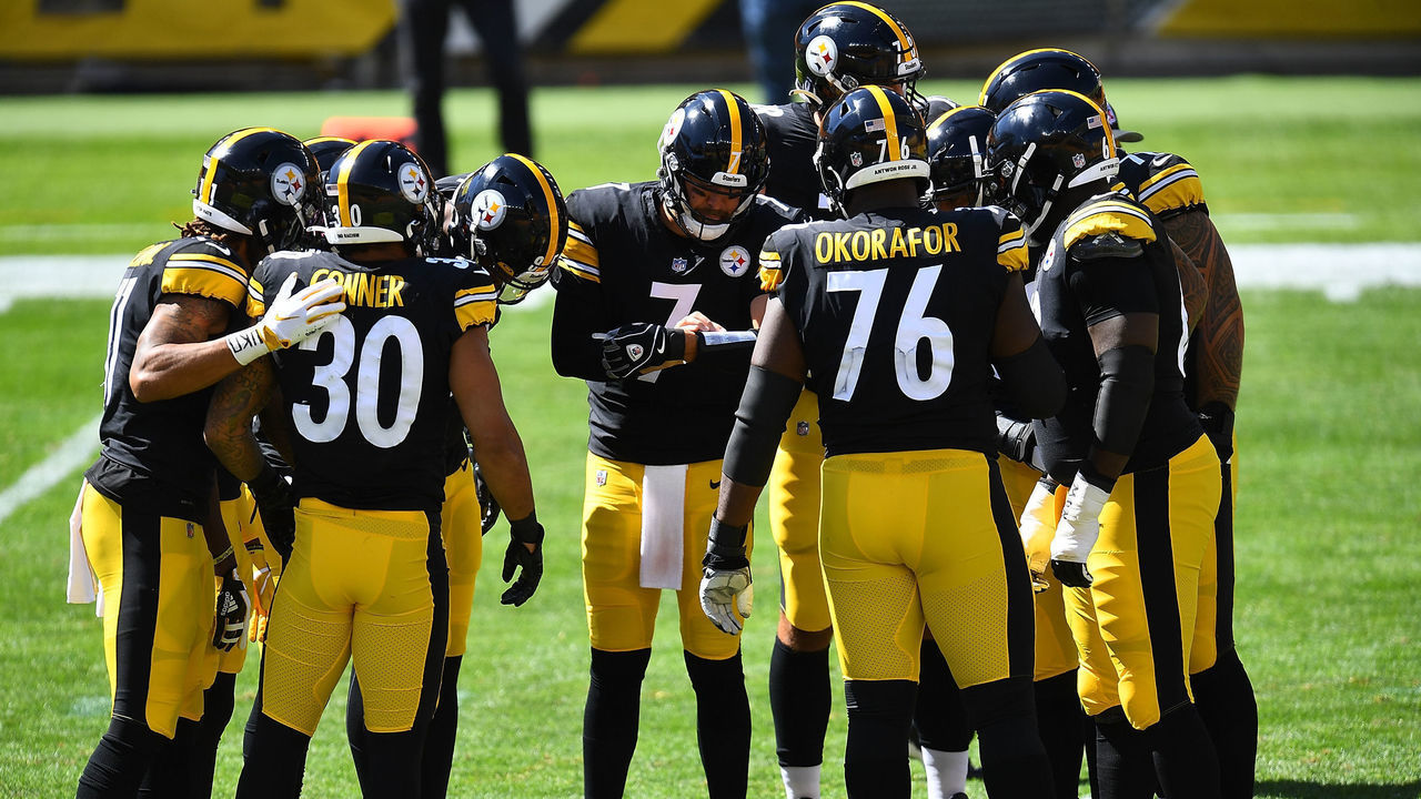 PITTSBURGH, PA - SEPTEMBER 20: Ben Roethlisberger #7 of the Pittsburgh Steelers huddles with teammates during the game against the Denver Broncos at Heinz Field on September 20, 2020 in Pittsburgh, Pennsylvania.