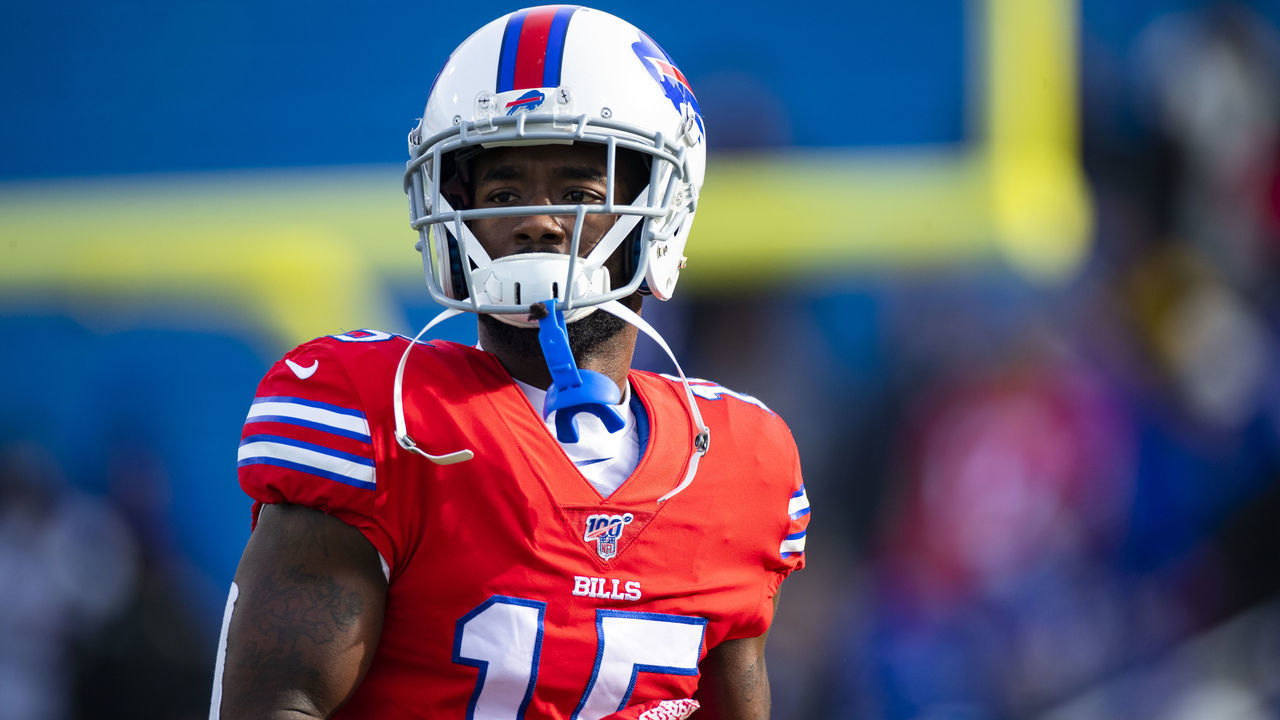 ORCHARD PARK, NY - DECEMBER 08: John Brown #15 of the Buffalo Bills warms up before the game against the Baltimore Ravens at New Era Field on December 8, 2019 in Orchard Park, New York. Baltimore defeats Buffalo 24-17.
