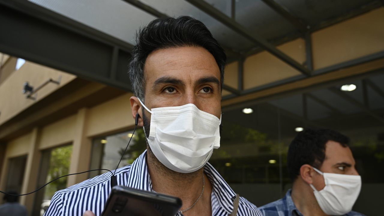 Leopoldo Luque, the personal physician of Argentine former football star and coach of Gimnasia y Esgrima La Plata Diego Maradona, leaves the Ipensa clinic where Maradona has been admitted, in La Plata, Buenos Aires province, on November 3, 2020. - Argentine football great Diego Maradona was admitted to hospital Monday for medical checks, his personal doctor announced.