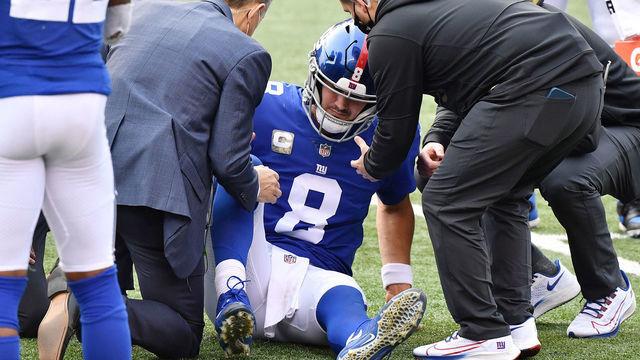CINCINNATI, OHIO - NOVEMBER 29: Trainers tend to Daniel Jones #8 of the New York Giants after he is injured during the second half against the Cincinnati Bengals at Paul Brown Stadium on November 29, 2020 in Cincinnati, Ohio.