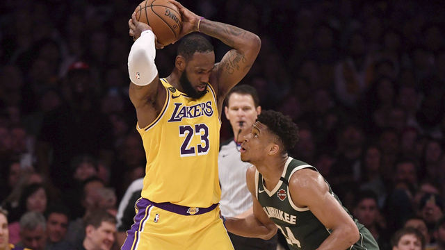 Basketball: Los Angeles Lakers LeBron James (23) in action vs Milwaukee Bucks Giannis Antetokounmpo (34) at Staples Center. Los Angeles, CA 3/6/2020 CREDIT: John W. McDonough (Set Number: X163211 TK1 )
