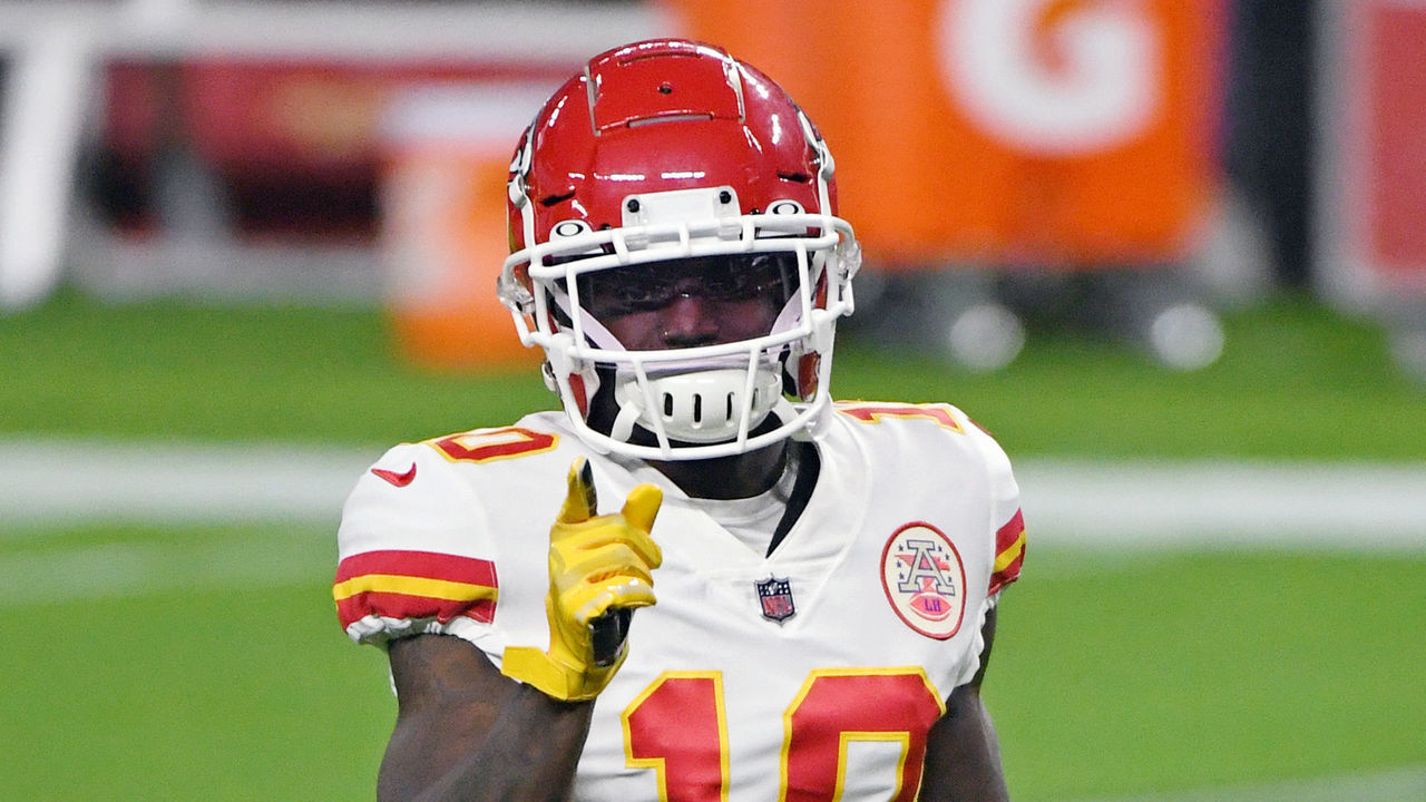 LAS VEGAS, NEVADA - NOVEMBER 22: Wide receiver Tyreek Hill #10 of the Kansas City Chiefs warms up before a game against the Las Vegas Raiders at Allegiant Stadium on November 22, 2020 in Las Vegas, Nevada. The Chiefs defeated the Raiders 35-31.