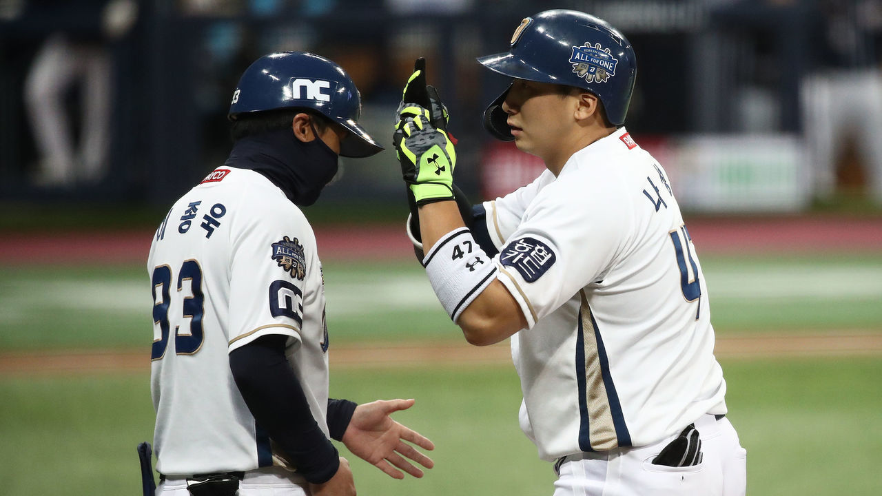 SEOUL, SOUTH KOREA - NOVEMBER 23: Outfielder Na Sung-Bum # 47 of NC Dinos reacts after hitting a single in the bottom of fourth inning during the Korean Series Game Five between Doosan Bears and NC Dinos at the Gocheok Skydome on November 23, 2020 in Seoul, South Korea.
