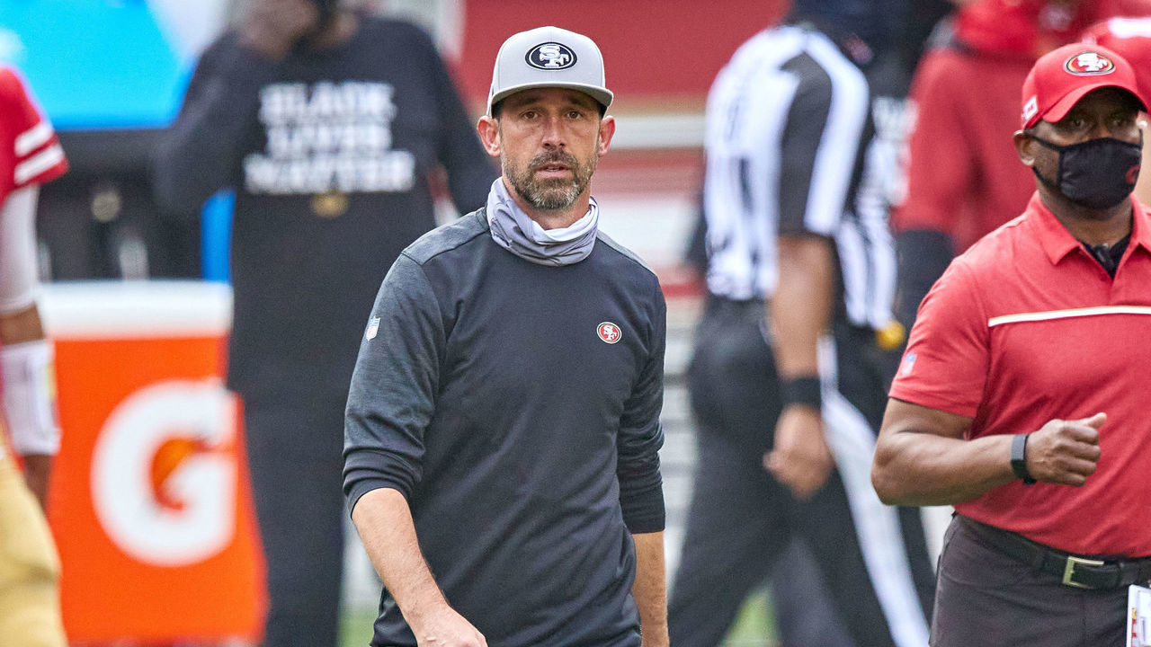 SAN FRANCISCO, CA - SEPTEMBER 13: San Francisco 49ers head coach Kyle Shanahan walks off the field after the NFL game between the San Francisco 49ers and the Arizona Cardinals on September 13, 2020, at Levi's Stadium in Santa Clara, California.