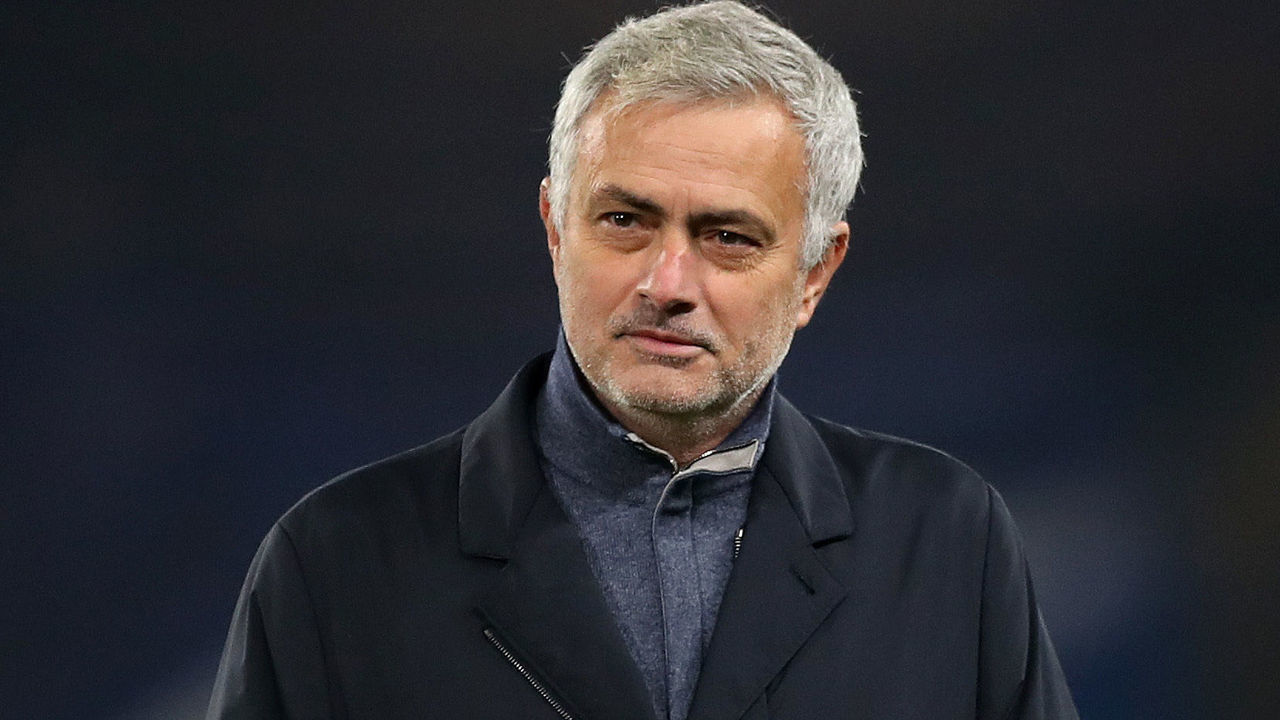 LONDON, ENGLAND - NOVEMBER 29: Jose Mourinho, Manager of Tottenham Hotspur during the Premier League match between Chelsea and Tottenham Hotspur at Stamford Bridge on November 29, 2020 in London, England. Sporting stadiums around the UK remain under strict restrictions due to the Coronavirus Pandemic as Government social distancing laws prohibit fans inside venues resulting in games being played behind closed doors.