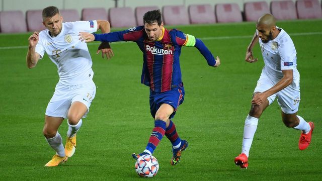 Ferencvaros' Bosnian midfielder Eldar Civic (L) and Ferencvaros' French midfielder Aissa Laidouni (R) challene Barcelona's Argentine forward Lionel Messi during the UEFA Champions League football match between FC Barcelona and Ferencvarosi TC at the Camp Nou stadium in Barcelona on October 20, 2020.