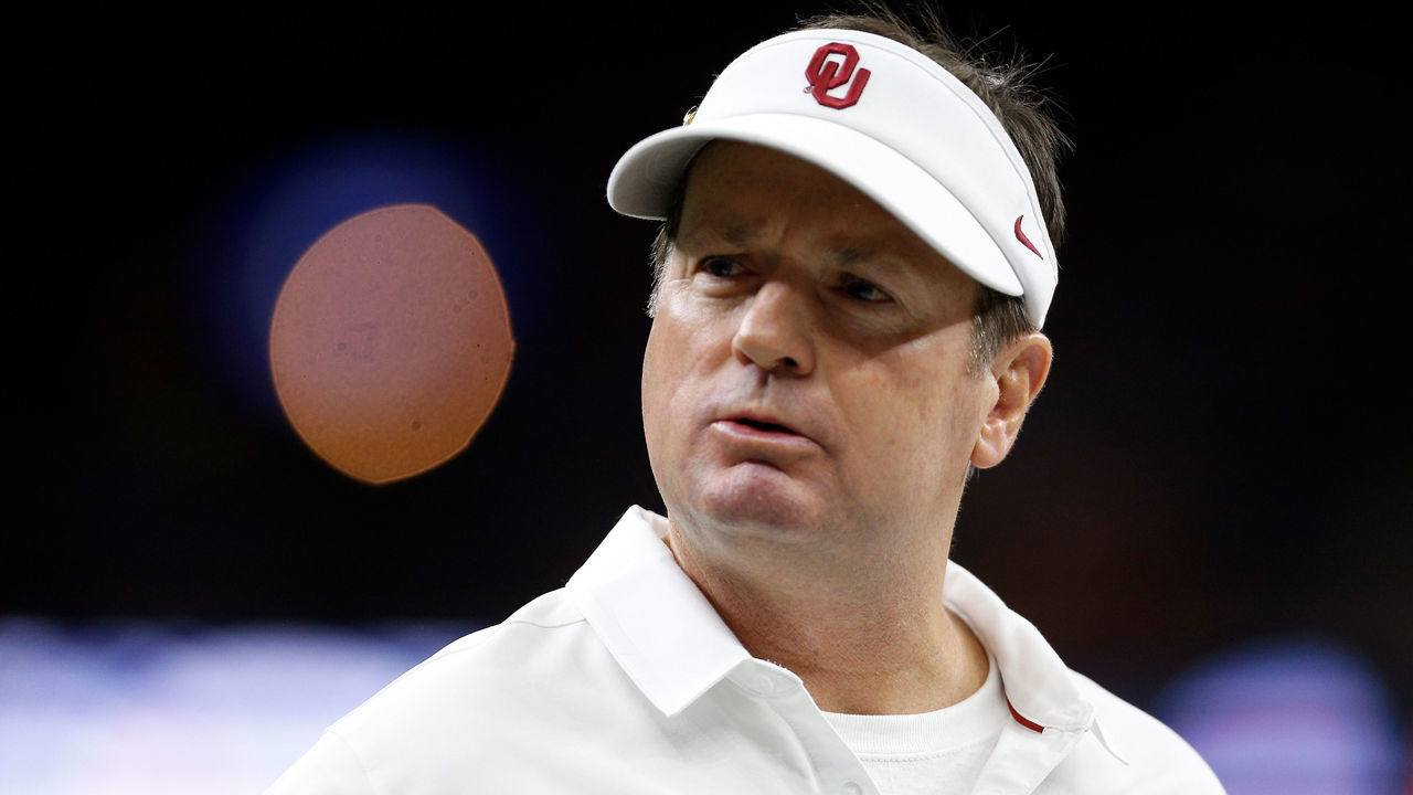 NEW ORLEANS, LA - JANUARY 02: Head coach Bob Stoops of the Oklahoma Sooners looks on against the Auburn Tigers during the Allstate Sugar Bowl at the Mercedes-Benz Superdome on January 2, 2017 in New Orleans, Louisiana.