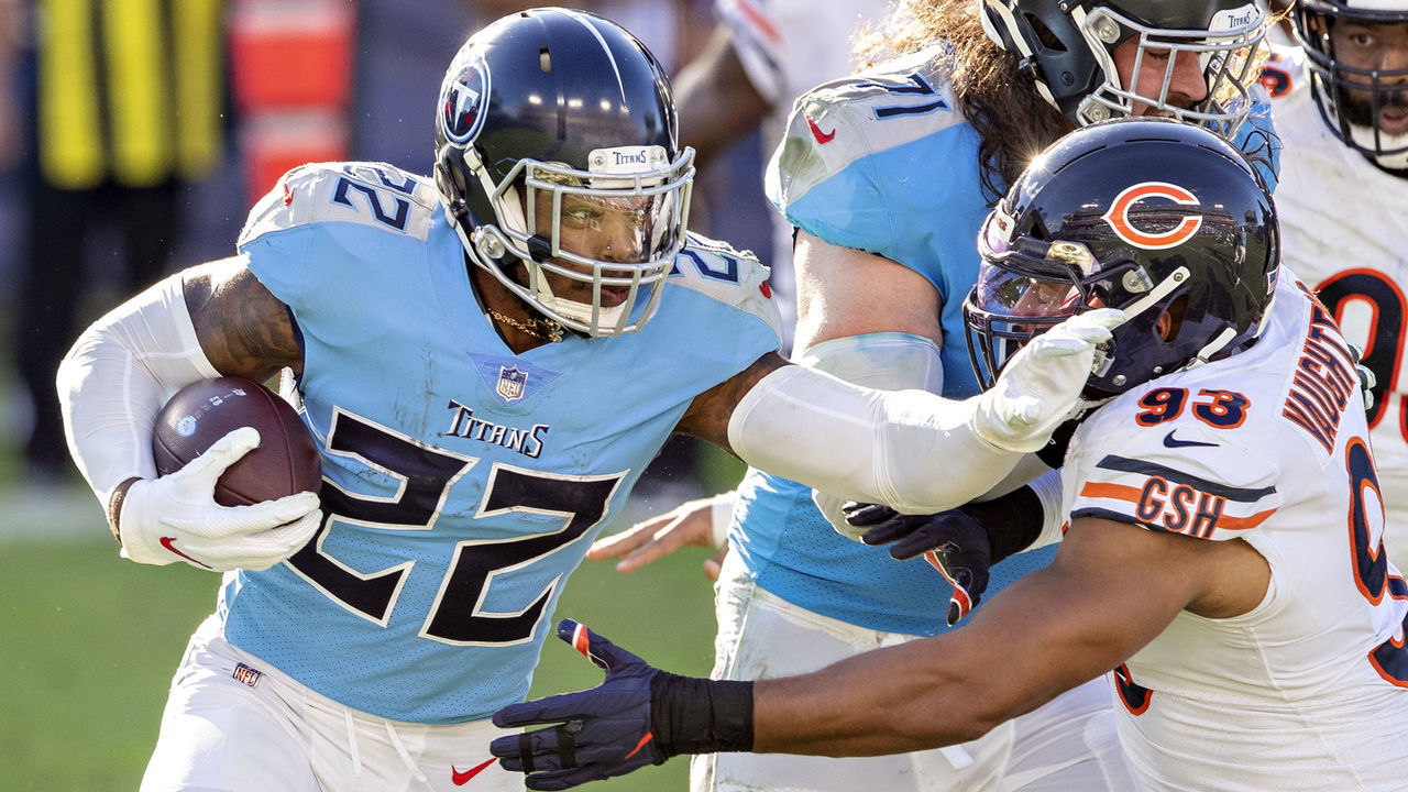 NASHVILLE, TENNESSEE - NOVEMBER 08: Derrick Henry #22 of the Tennessee Titans runs the ball during a game against the Chicago Bears at Nissan Stadium on November 08, 2020 in Nashville, Tennessee. The Titans defeated the Bears 24-17.