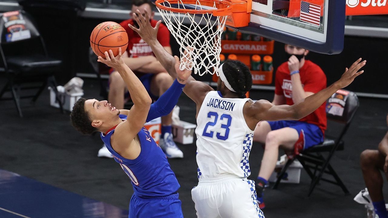 INDIANAPOLIS, INDIANA - DECEMBER 01: Jalen Wilson #10 of the Kansas Jayhawks shoots the ball while defended by Isaiah Jackson #23 of the Kentucky Wildcats in the State Farm Champions Classic at Bankers Life Fieldhouse on December 01, 2020 in Indianapolis, Indiana.
