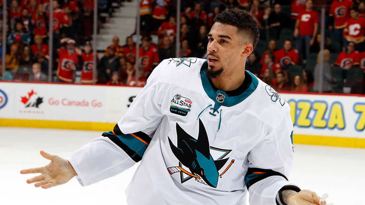 CALGARY, AB - DECEMBER 31: Evander Kane #9 of the San Jose Sharks skates by the Calgary Flames bench following a fight during an NHL game on December 31, 2018 at the Scotiabank Saddledome in Calgary, Alberta, Canada.
