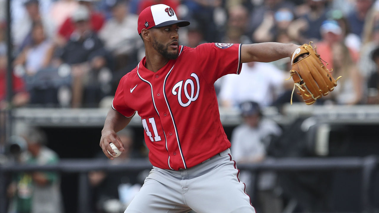 Father of MLB pitchers saves woman with Heimlich at game