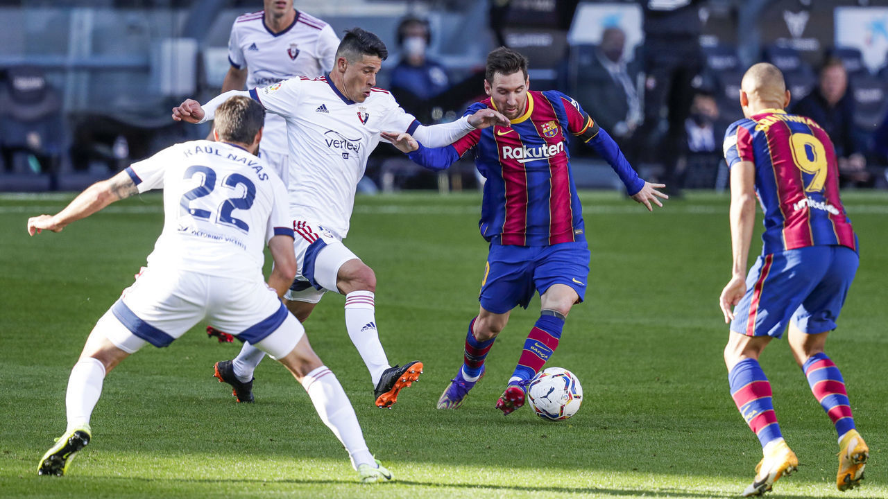 BARCELONA, SPAIN - NOVEMBER 29: (L-R) Facu Roncaglia of CA Osasuna, Lionel Messi of FC Barcelona during the La Liga Santander match between FC Barcelona v Osasuna at the Camp Nou on November 29, 2020 in Barcelona Spain