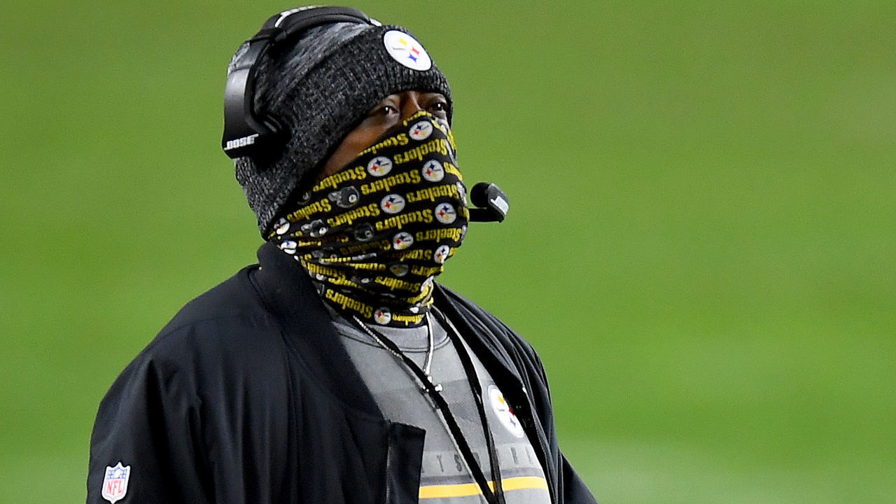 PITTSBURGH, PENNSYLVANIA - DECEMBER 02: Pittsburgh Steelers head coach Mike Tomlin watches gameplay during the third quarter against the Baltimore Ravens at Heinz Field on December 02, 2020 in Pittsburgh, Pennsylvania.