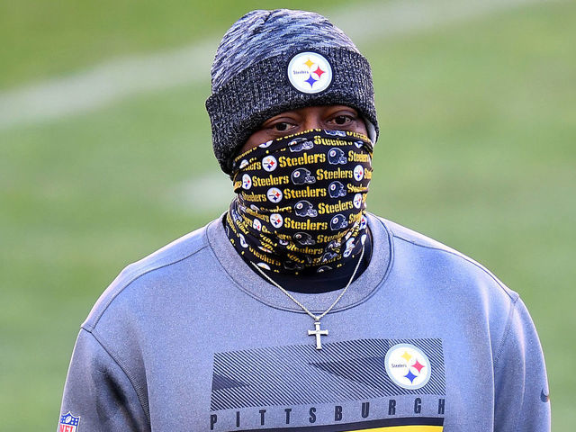 PITTSBURGH, PENNSYLVANIA - DECEMBER 02: Pittsburgh Steelers head coach Mike Tomlin looks on prior to taking on the Baltimore Ravens at Heinz Field on December 02, 2020 in Pittsburgh, Pennsylvania.