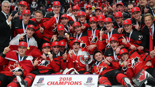 BUFFALO, NY - JANUARY 5: Team Canada poses after beating Sweden in the Gold medal game of the IIHF World Junior Championship at KeyBank Center on January 5, 2018 in Buffalo, New York. Canada beat Sweden 3-1. *** Local Caption ***