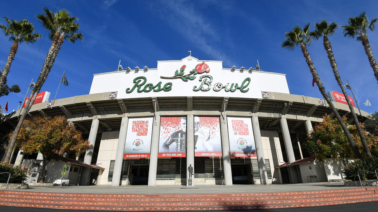 PASADENA, CALIFORNIA - JANUARY 01: A general exterior view of the Rose Bowl stadium before the game between the Oregon Ducks and the Wisconsin Badgers at the Rose Bowl on January 01, 2020 in Pasadena, California.