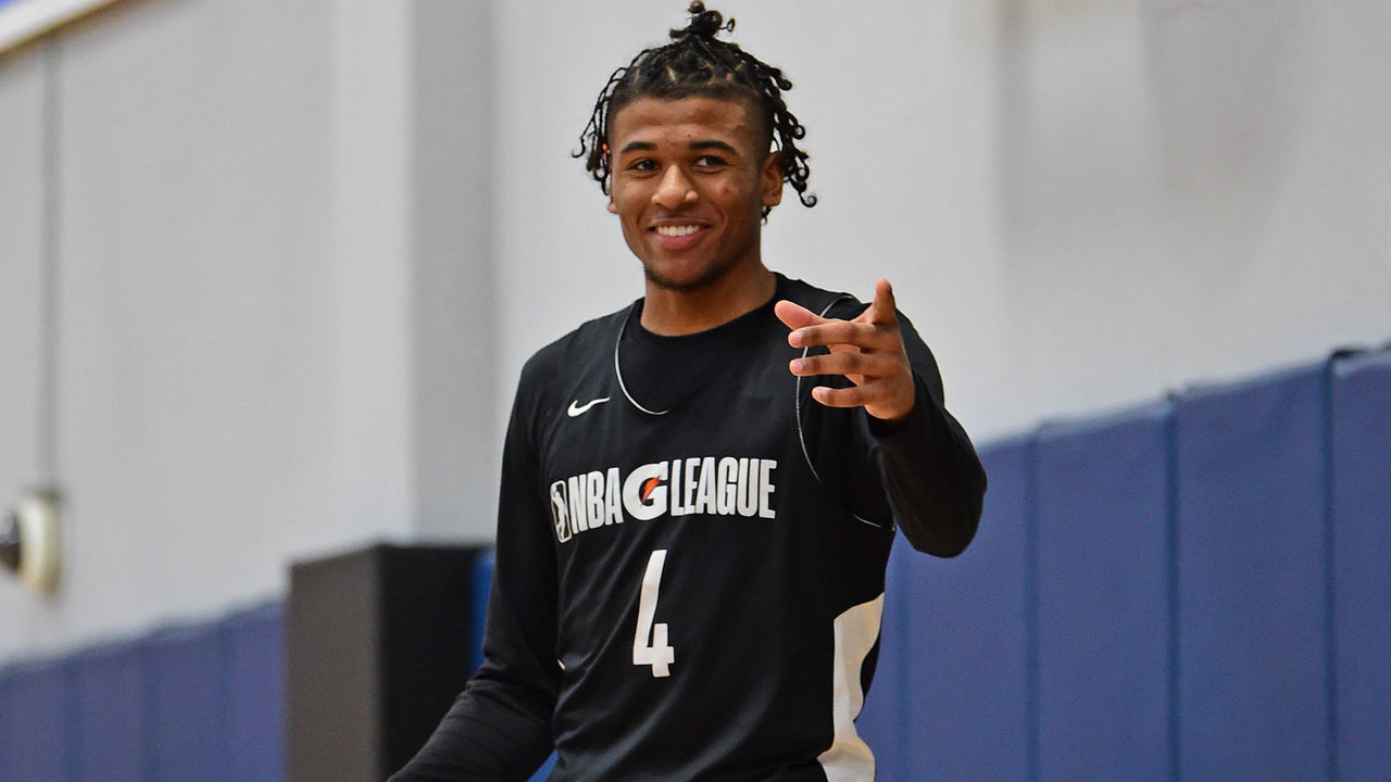 WALNUT CREEK, CA - NOVEMBER 18: Jalen Green #4 of Team Ignite smiles and points to teammates during an NBA G League Practice and Scrimmage on November 18, 2020 at Ultimate Fieldhouse in Walnut Creek, California. NOTE TO USER: User expressly acknowledges and agrees that, by downloading and or using this photograph, user is consenting to the terms and conditions of Getty Images License Agreement. Mandatory Copyright Notice: Copyright 2020 NBAE