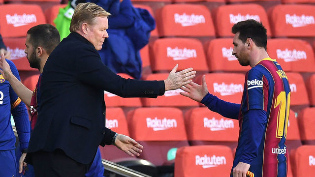 BARCELONA, SPAIN - NOVEMBER 29: Ronald Koeman, Head Coach of Barcelona shakes hands with Lionel Messi during the La Liga Santander match between FC Barcelona and C.A. Osasuna at Camp Nou on November 29, 2020 in Barcelona, Spain. Sporting stadiums around Spain remain under strict restrictions due to the Coronavirus Pandemic as Government social distancing laws prohibit fans inside venues resulting in games being played behind closed doors.