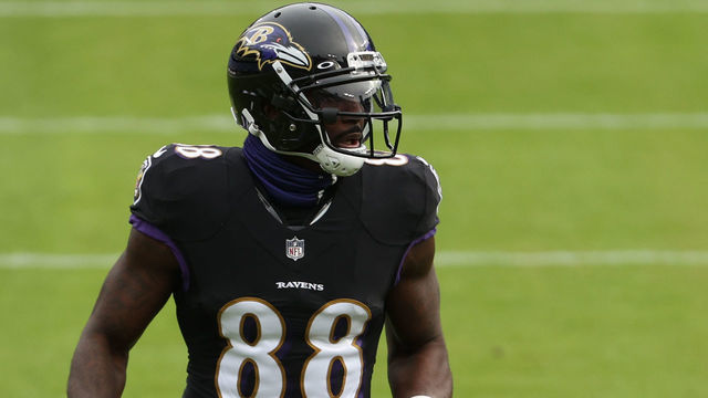 BALTIMORE, MARYLAND - NOVEMBER 22: Wide receiver Dez Bryant #88 of the Baltimore Ravens warms up before playing against the Tennessee Titans at M&T Bank Stadium on November 22, 2020 in Baltimore, Maryland.