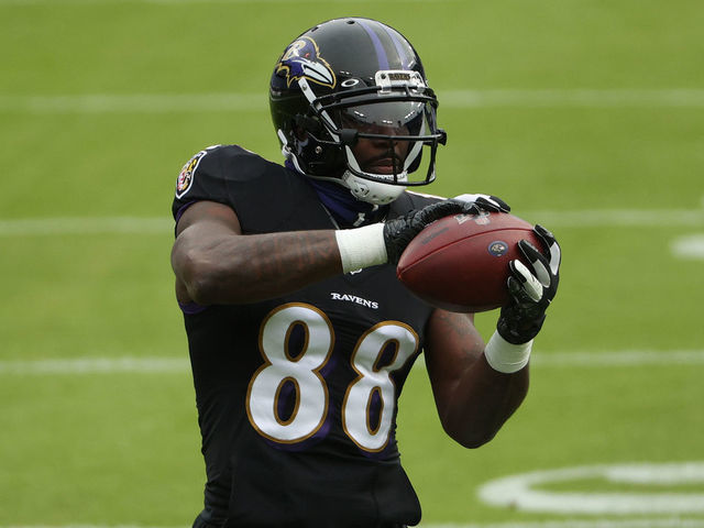 BALTIMORE, MARYLAND - NOVEMBER 22: Wide receiver Dez Bryant #88 of the Baltimore Ravens warms up before playing against the Tennessee Titans at M&T Bank Stadium on November 22, 2020 in Baltimore, Maryland.