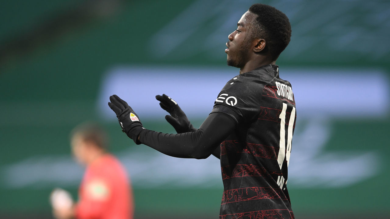06 December 2020, Bremen: Football: Bundesliga, Werder Bremen - VfB Stuttgart, 10th matchday. Stuttgart's Silas Wamangituka celebrates his goal of 0:1. Photo: Carmen Jaspersen/dpa - IMPORTANT NOTE: In accordance with the regulations of the DFL Deutsche Fußball Liga and the DFB Deutscher Fußball-Bund, it is prohibited to exploit or have exploited in the stadium and/or from the game taken photographs in the form of sequence images and/or video-like photo series.