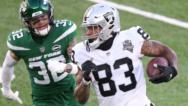 EAST RUTHERFORD, NEW JERSEY - DECEMBER 06: Darren Waller #83 of the Las Vegas Raiders carries the ball as Ashtyn Davis #32 of the New York Jets gives chase during the second half at MetLife Stadium on December 06, 2020 in East Rutherford, New Jersey.