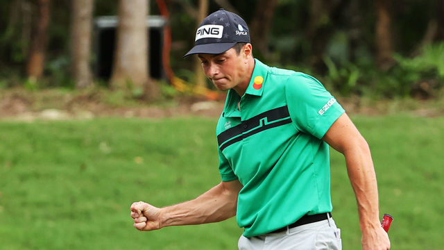 PLAYA DEL CARMEN, MEXICO - DECEMBER 06: Viktor Hovland of Norway celebrates his birdie on the 18th green to win during the final round of the Mayakoba Golf Classic at El Camaleón Golf Club on December 06, 2020 in Playa del Carmen, Mexico.
