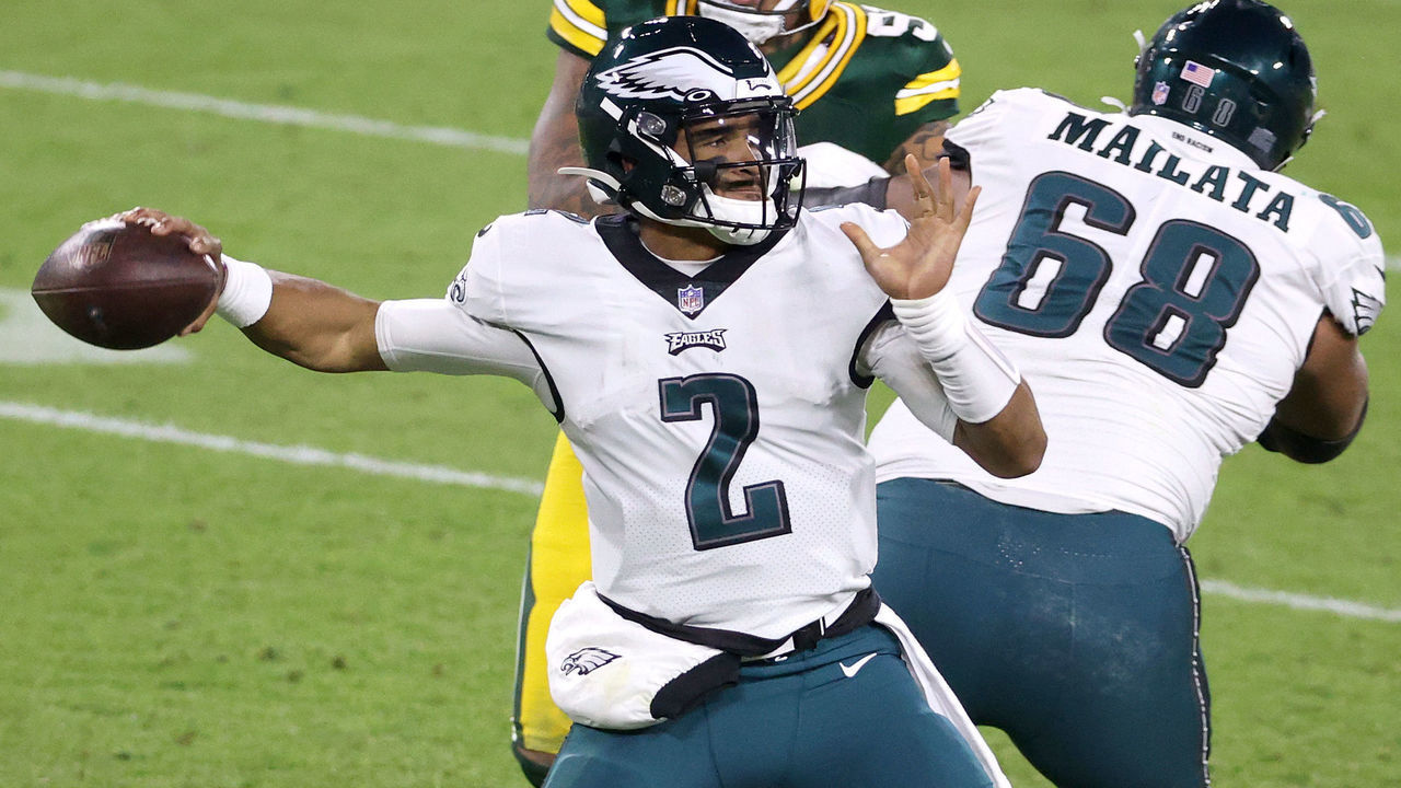 GREEN BAY, WISCONSIN - DECEMBER 06: Jalen Hurts #2 of the Philadelphia Eagles looks to pass during the fourth quarter of their game against the Green Bay Packers at Lambeau Field on December 06, 2020 in Green Bay, Wisconsin.