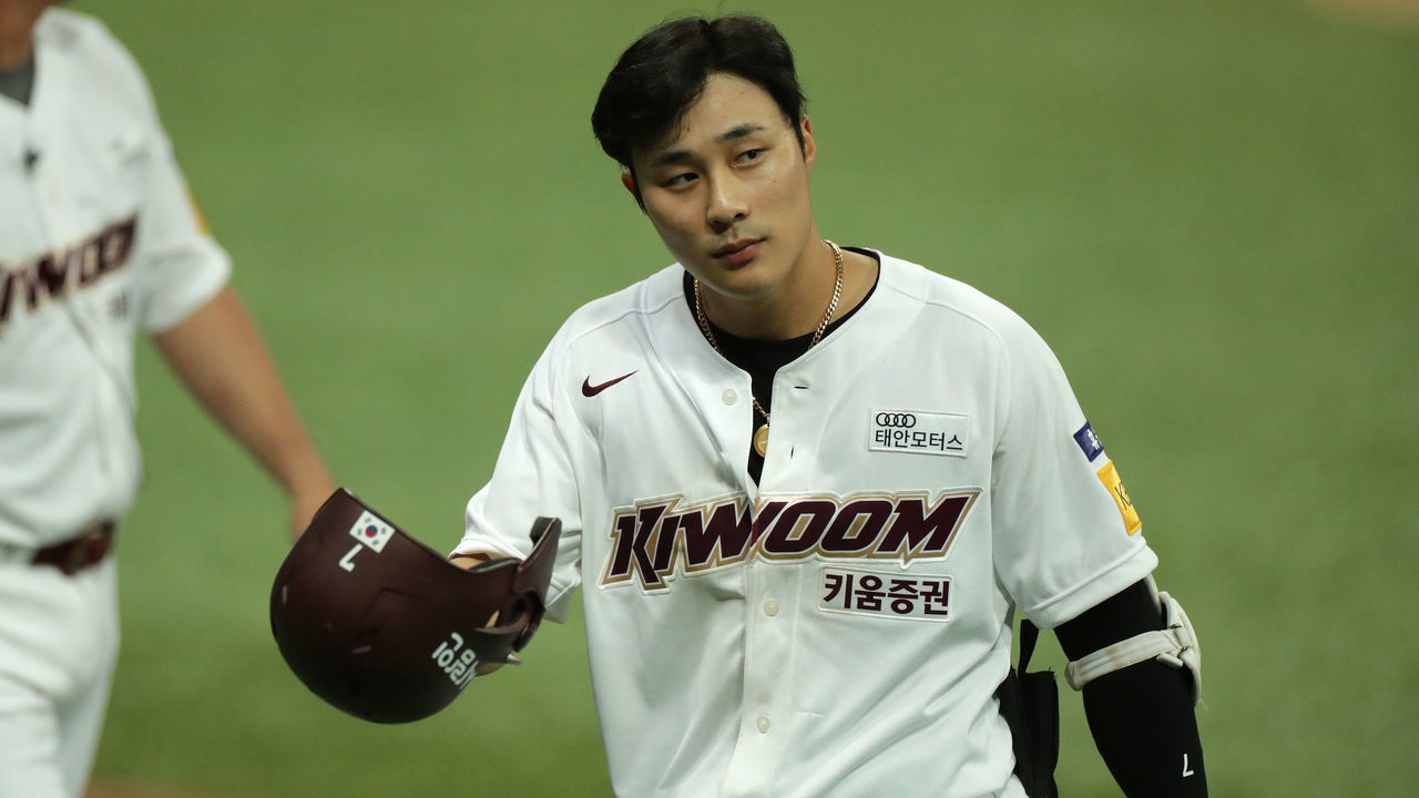 SEOUL, SOUTH KOREA - JULY 24: Infielder Kim Ha-Seong #7 of Kiwoom Heroes reacts in the bottom of the eighth inning during the KBO League game between Lotte Giants and Kiwoom Heroes at the Gocheok Sky Dome on July 24, 2020 in Seoul, South Korea.
