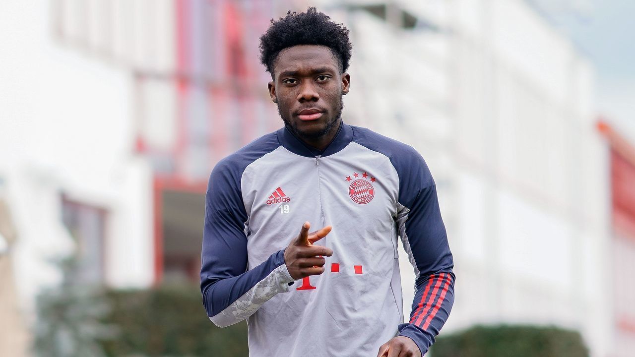 MUNICH, GERMANY - DECEMBER 08: Alphonos Davies of FC Bayern München arrives for a training session ahead of the UEFA Champions League Group A stage match between FC Bayern Muenchen and Lokomotiv Moskva at Bayern Münchens training ground Säbener Strasse on December 08, 2020 in Munich, Germany.