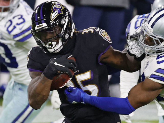 Ravens signing RB Gus Edwards to two-year, $10M extension through 2023