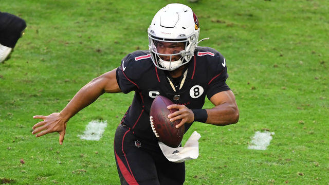 GLENDALE, ARIZONA - DECEMBER 06: Kyler Murray #1 of the Arizona Cardinals runs with the ball against the Los Angeles Rams at State Farm Stadium on December 06, 2020 in Glendale, Arizona.