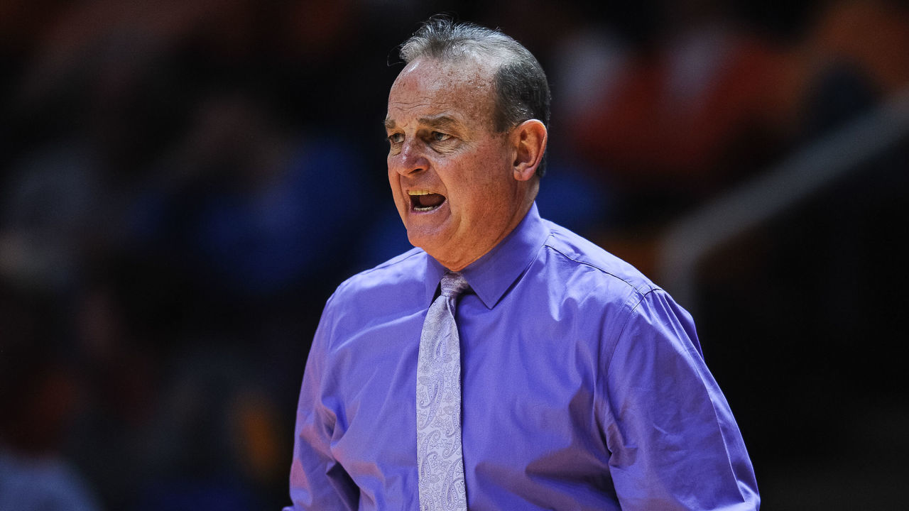 KNOXVILLE, TN - FEBRUARY 06: Mississippi State Bulldogs head coach Vic Schaefer coaching during the second half against the Tennessee Lady Vols on February 6, 2020, at Thompson-Boling Arena in Knoxville, TN.